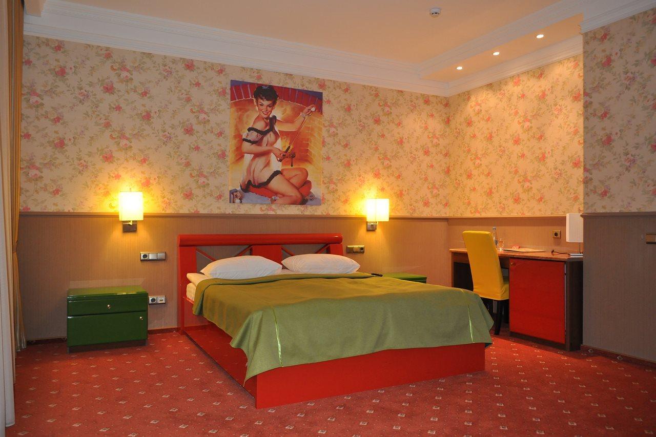 Road Star Hotel Днепър Екстериор снимка