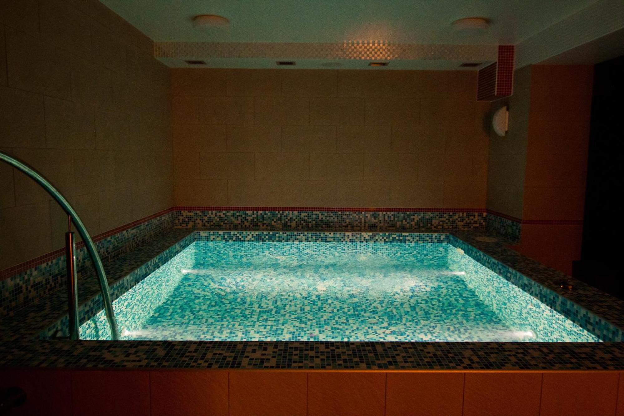 Road Star Hotel Днепър Екстериор снимка