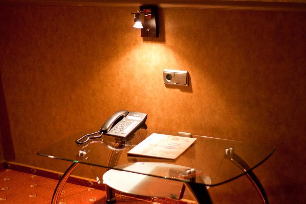 Road Star Hotel Днепър Стая снимка