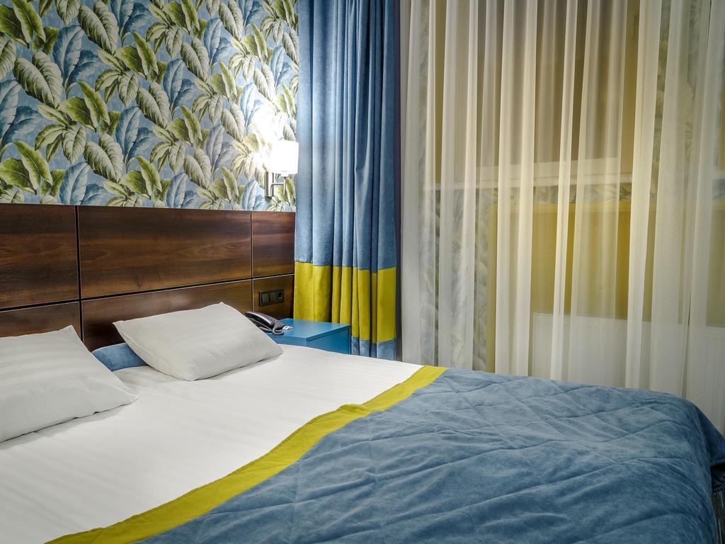 Road Star Hotel Днепър Екстериор снимка
