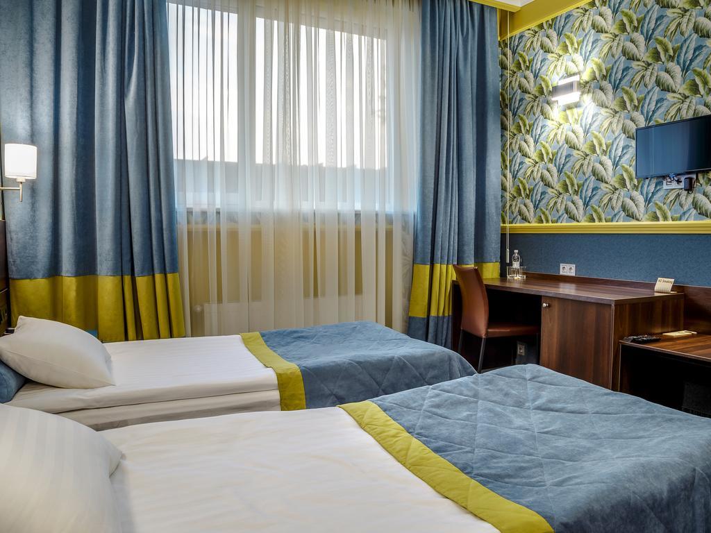 Road Star Hotel Днепър Екстериор снимка