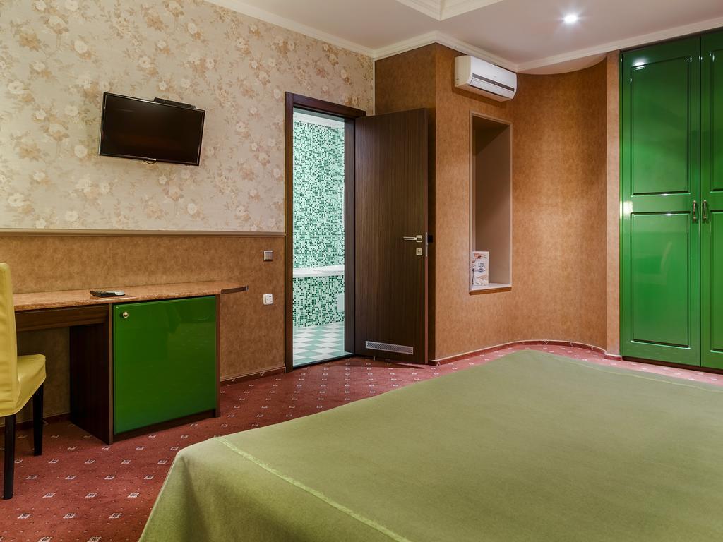 Road Star Hotel Днепър Екстериор снимка