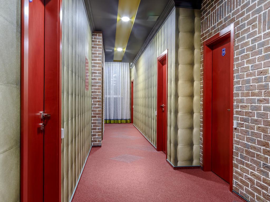 Road Star Hotel Днепър Екстериор снимка
