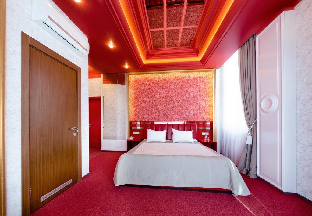 Road Star Hotel Днепър Екстериор снимка