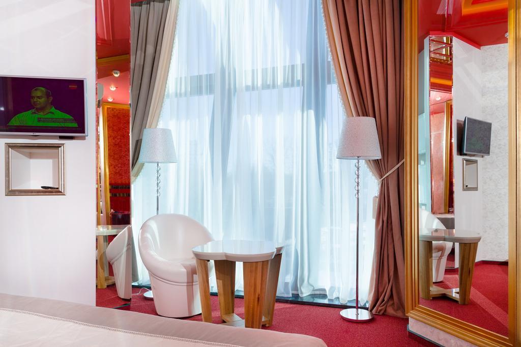 Road Star Hotel Днепър Екстериор снимка