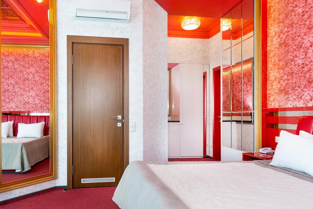 Road Star Hotel Днепър Екстериор снимка