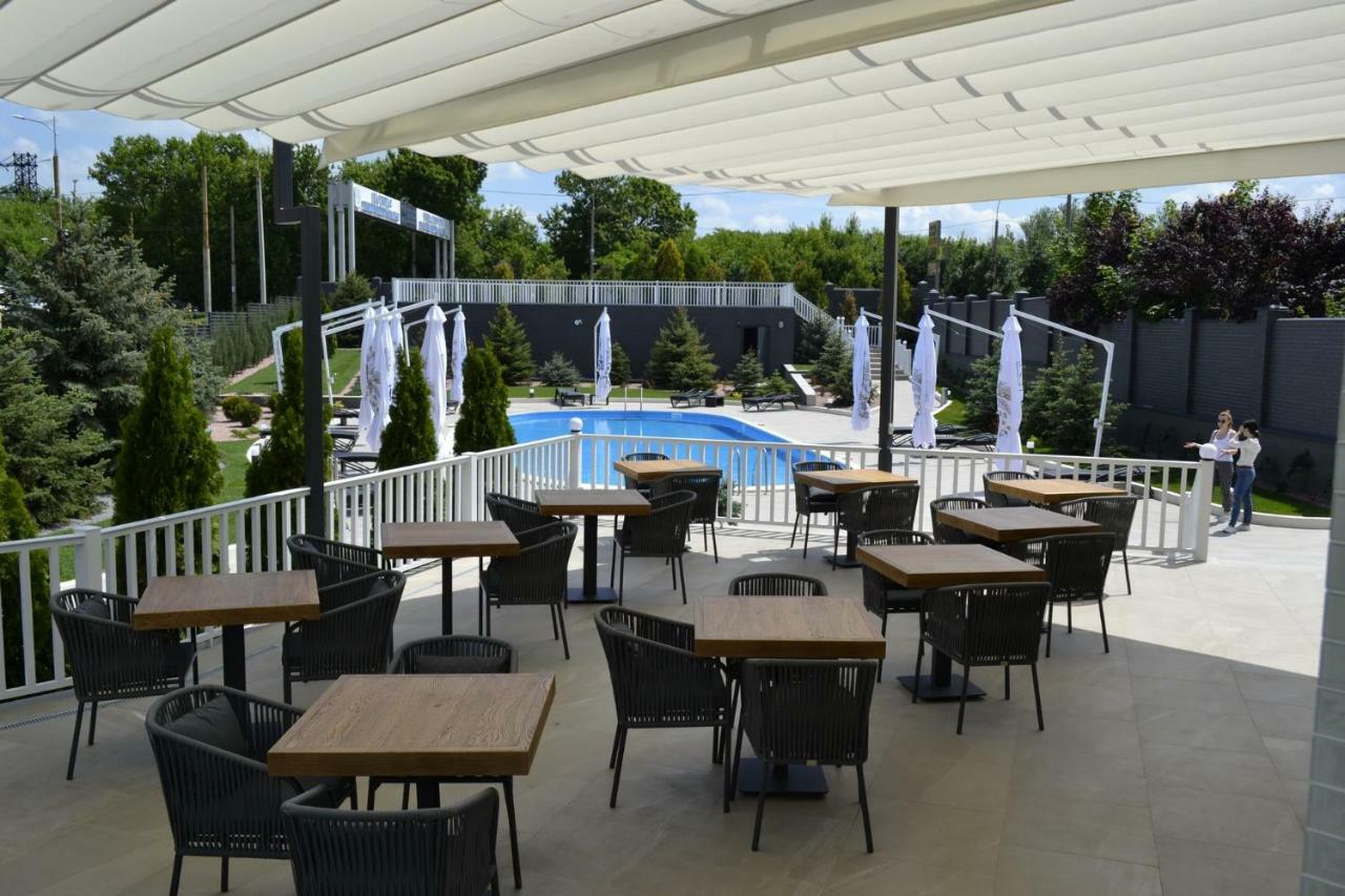 Road Star Hotel Днепър Екстериор снимка